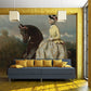 Frendorf | Vrouw op Prancerend Paard Muur Witte en Bruine Retro Stijl Wandbekleding voor Thuisdecoratie