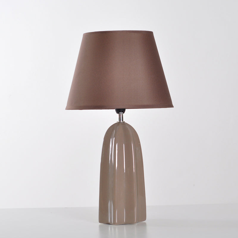 Beige/Braun 1 Kopf Tischlampe Traditioneller Stil Stoff Konische Schirm Tischlicht für das Arbeitszimmer