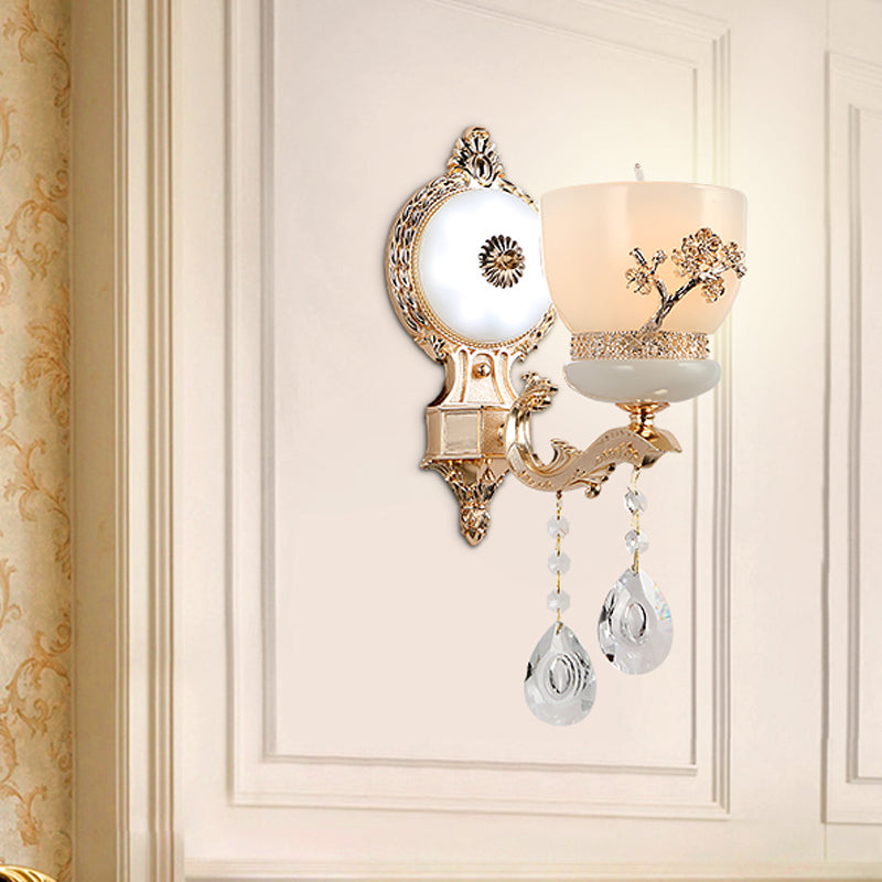 Frendorf | 1/2-Bol Bloem-Relief Kom Wandlamp Rustiek Goud Frosted Glas Wandlamp met Kristal Drop