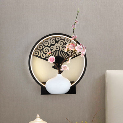 Frendorf | Gerundete Metallic Wandmural Lampe Oriental LED Schwarze Wandmontierte Lichtinstallation mit Ventilator und Pflaumenmuster, Warm/Weißes Licht