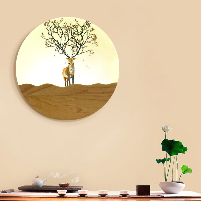 LED Nachttisch Wandbeleuchtung Idee Minimalistischer Stil Holz Elch Reh und Baum Muster Wandlampe mit runder Metallabdeckung