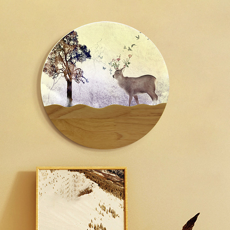 LED Nachttisch Wandbeleuchtung Idee Minimalistischer Stil Holz Elch Reh und Baum Muster Wandlampe mit runder Metallabdeckung