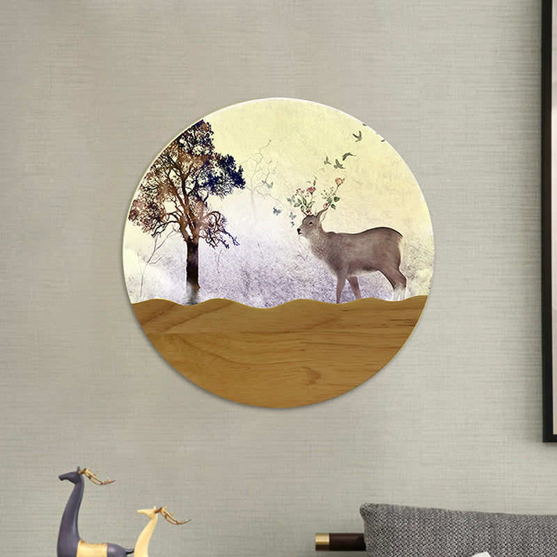 LED Nachttisch Wandbeleuchtung Idee Minimalistischer Stil Holz Elch Reh und Baum Muster Wandlampe mit runder Metallabdeckung