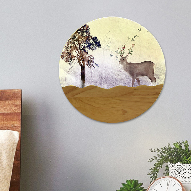 LED Nachttisch Wandbeleuchtung Idee Minimalistischer Stil Holz Elch Reh und Baum Muster Wandlampe mit runder Metallabdeckung