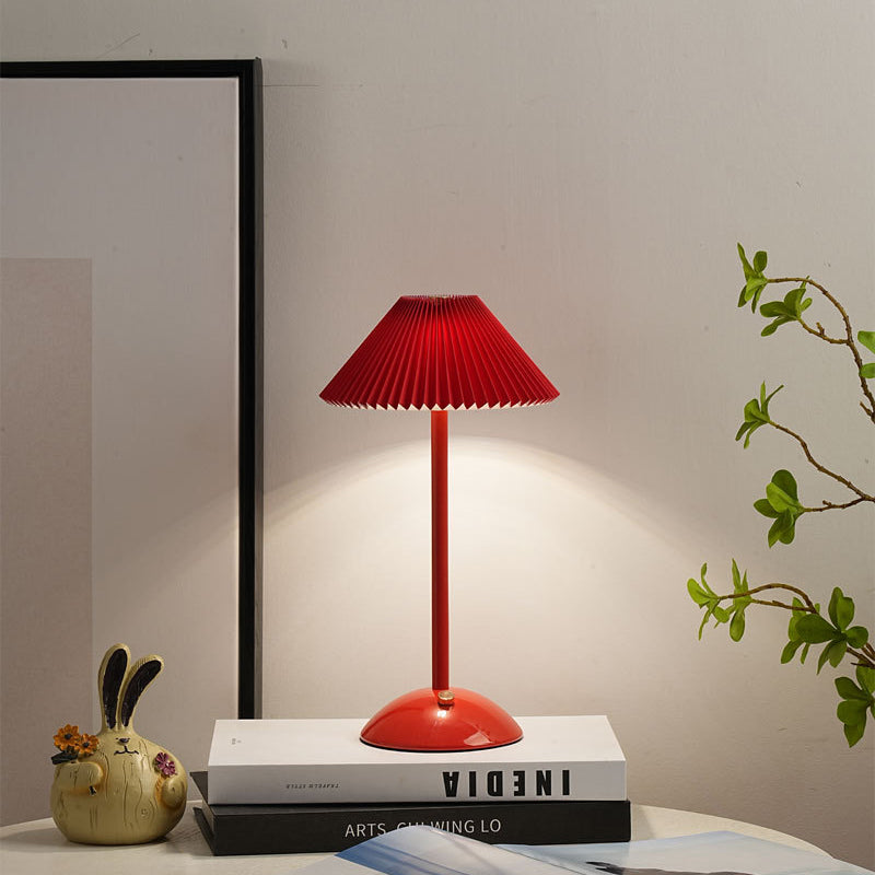 Frendorf | GlowVibe Skandi LED Tischlampe | Wiederaufladbar | Stoffschirm mit Falten | Kabellos | Stimmungslicht | Nachttischlampe