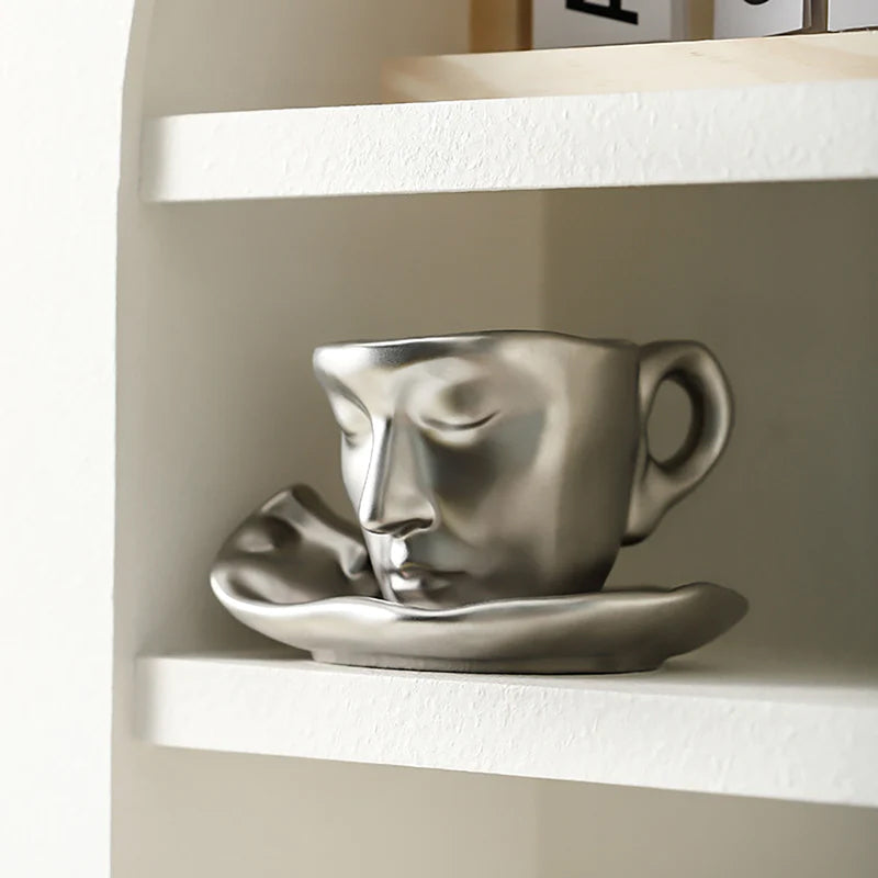 Frendorf | Metal Touching Face Kreative Keramische Kiss Kaffee Becher, Künstlerisches Vibe Becher & Untertasse Set