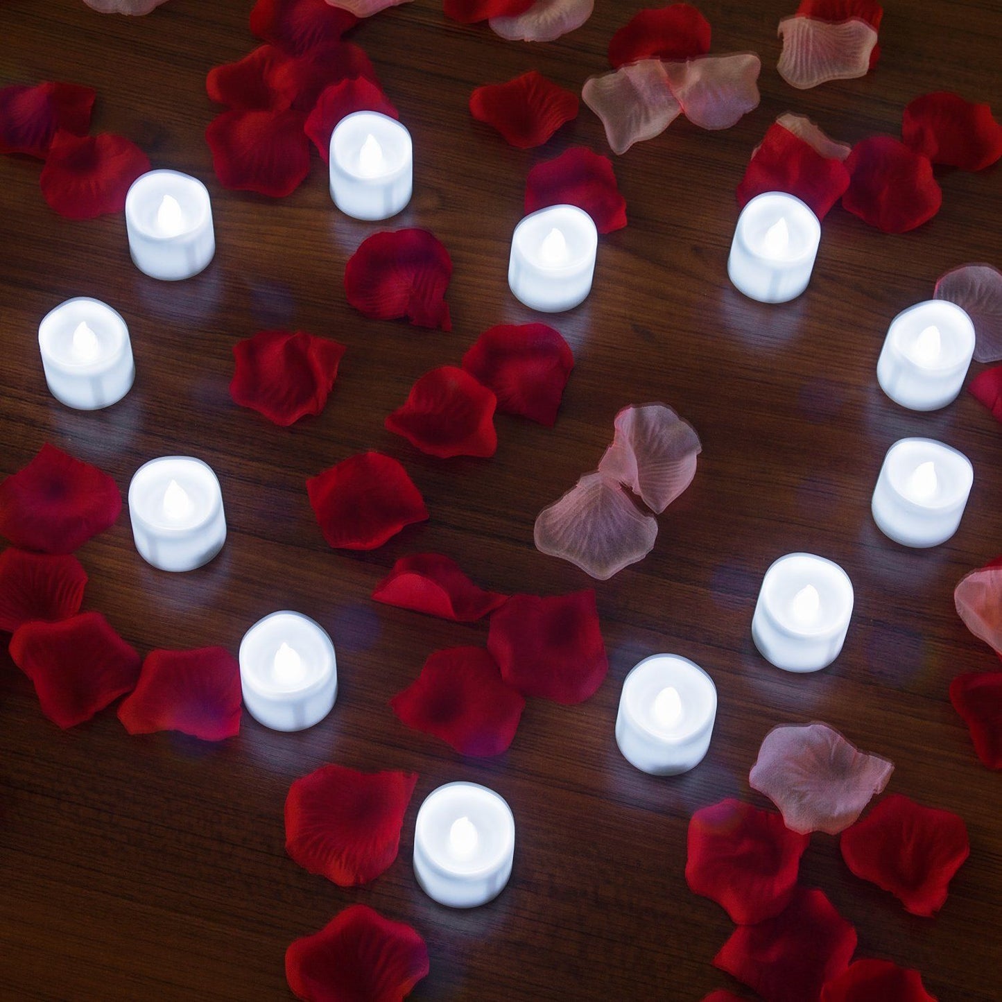 Frendorf | 12-teilig: LED Teelichtkerze mit 100 Stück Fake Rosenblüten