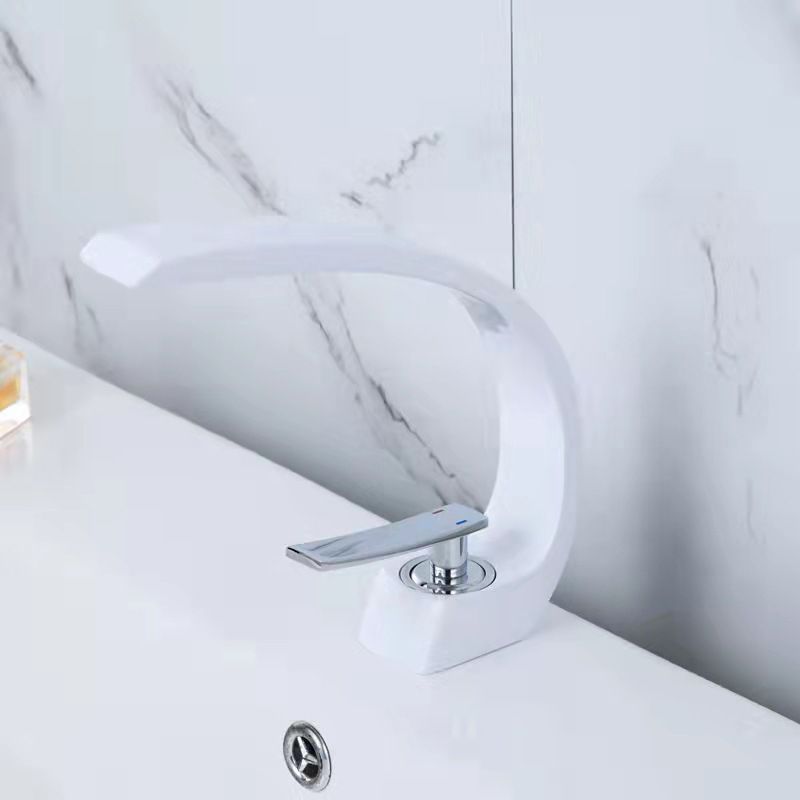 Frendorf | 17 cm Hoher Waschbeckenarmatur Luxus 1 Loch Waschbeckenarmatur Kubische Badezimmerarmatur