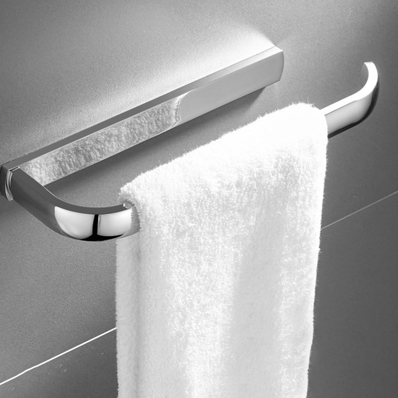 Frendorf | Zeitgenössisches silbernes Badezimmer-Set mit Badregal und Handtuchstange