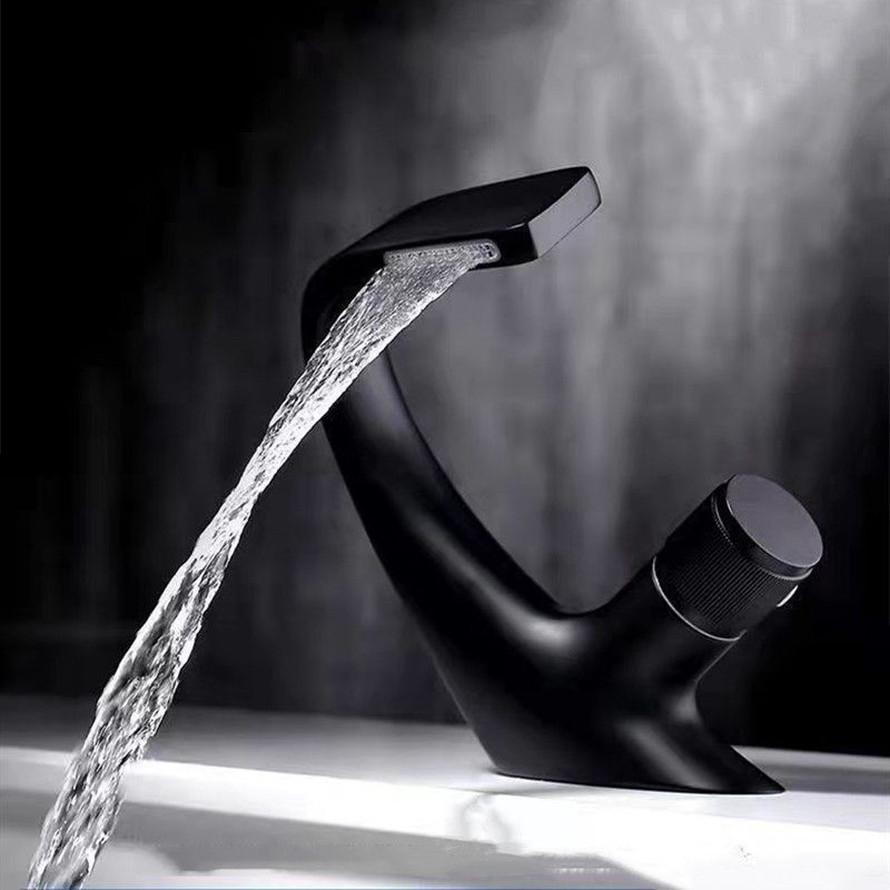 Frendorf | Knopfgriff Wasserhahn Zeitgenössischer Stil Wasserhahn mit Wasserfallauslauf