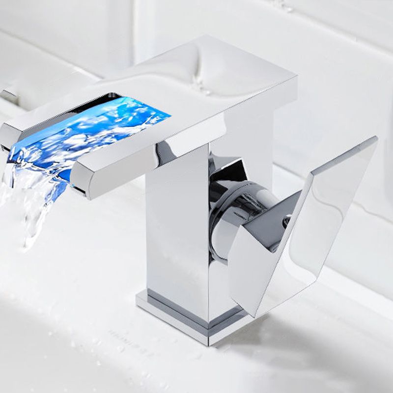 Frendorf | Moderner Wasserhahn für Waschbecken Messing Hebelgriffe LED Wasserfall Waschbeckenarmatur