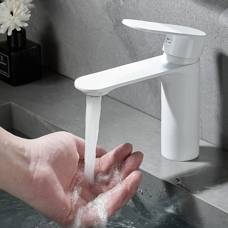 Frendorf | Badezimmer Waschbecken Armatur Hebelgriff Messing Einfarbige Badezimmerarmatur