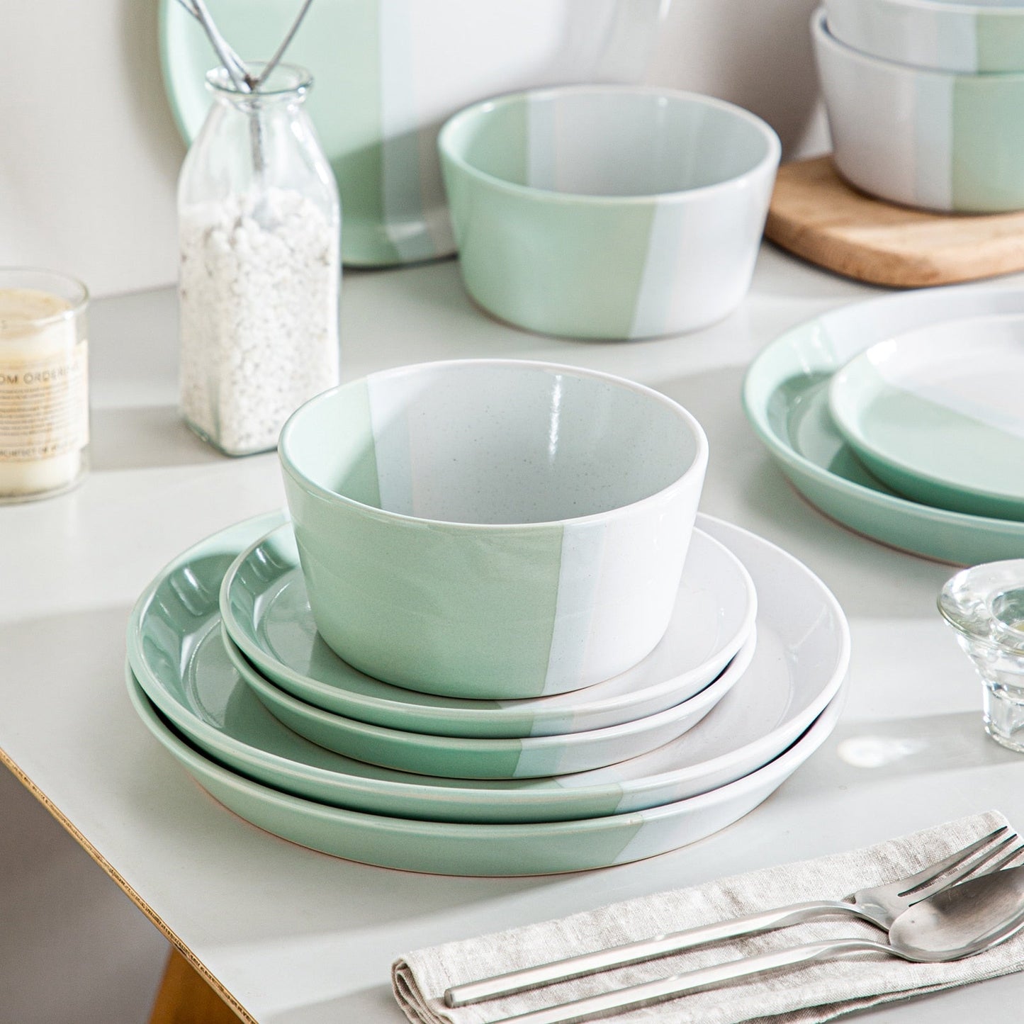 Frendorf | 12/24/36 Stück geprägt Steingut Geschirrset mit Abendessen Dessertteller Suppenschüssel Becher