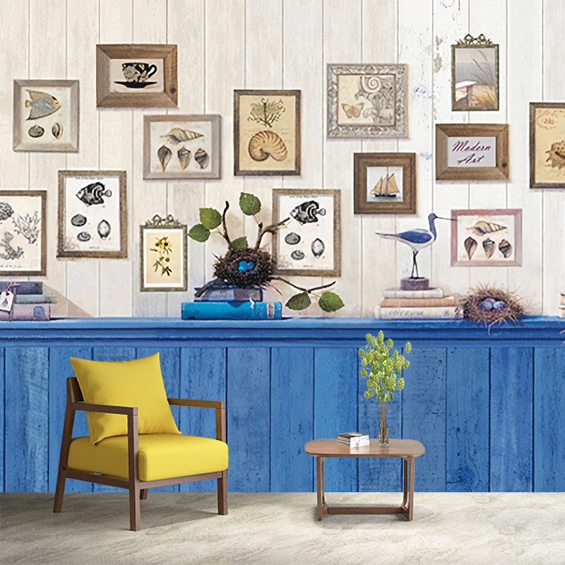 Frendorf | Hele Cottage Muur Wallpaper in Blauw Bed Achter Tafel en Foto Patroon Wandbedekking, Aangepaste Print