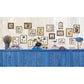 Frendorf | Hele Cottage Muur Wallpaper in Blauw Bed Achter Tafel en Foto Patroon Wandbedekking, Aangepaste Print