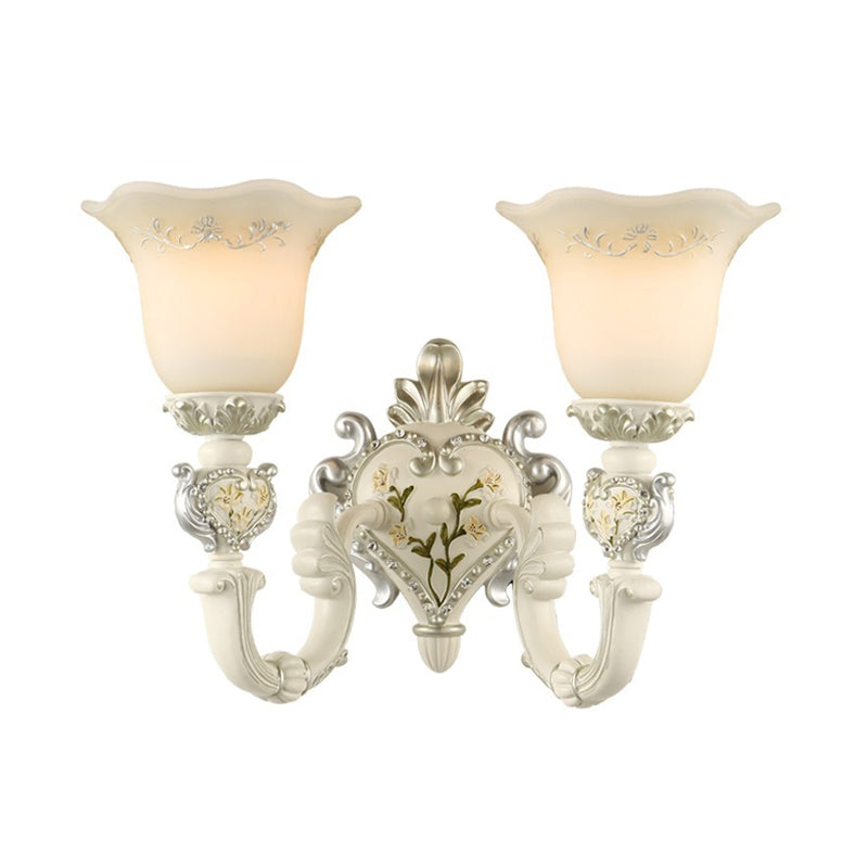 Frendorf | 1/2-Head Elfenbeinglas Wandlampe Traditionelle Weiße Glockenförmige Schlafzimmer Wandlicht Kit