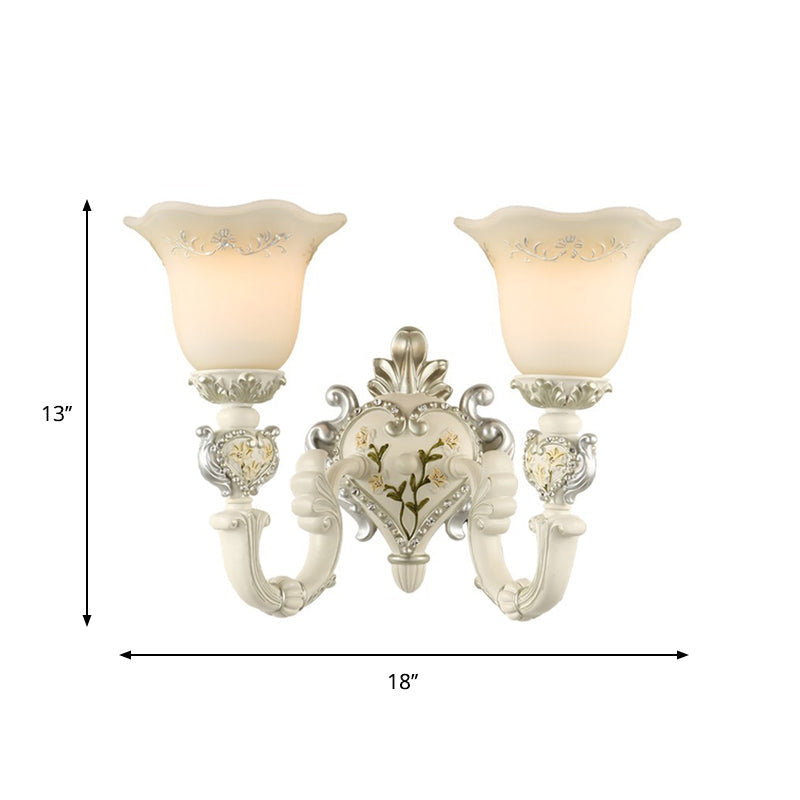 Frendorf | 1/2-Head Elfenbeinglas Wandlampe Traditionelle Weiße Glockenförmige Schlafzimmer Wandlicht Kit