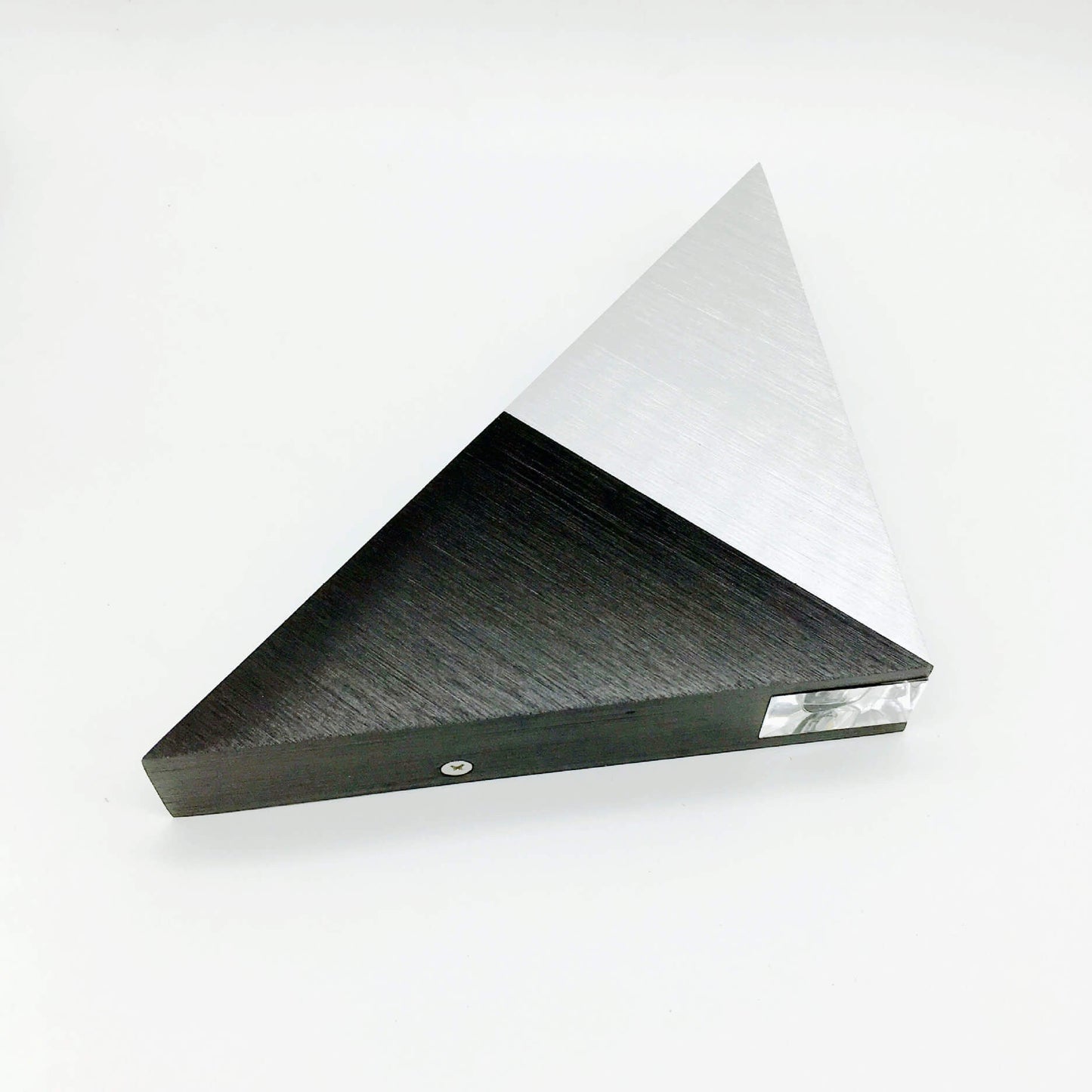 Frendorf | TriLumina Prisma LED Wandleuchte | Kreatives Pyramidendesign | Aluminium & Acryl | Farbige Lichtoptionen