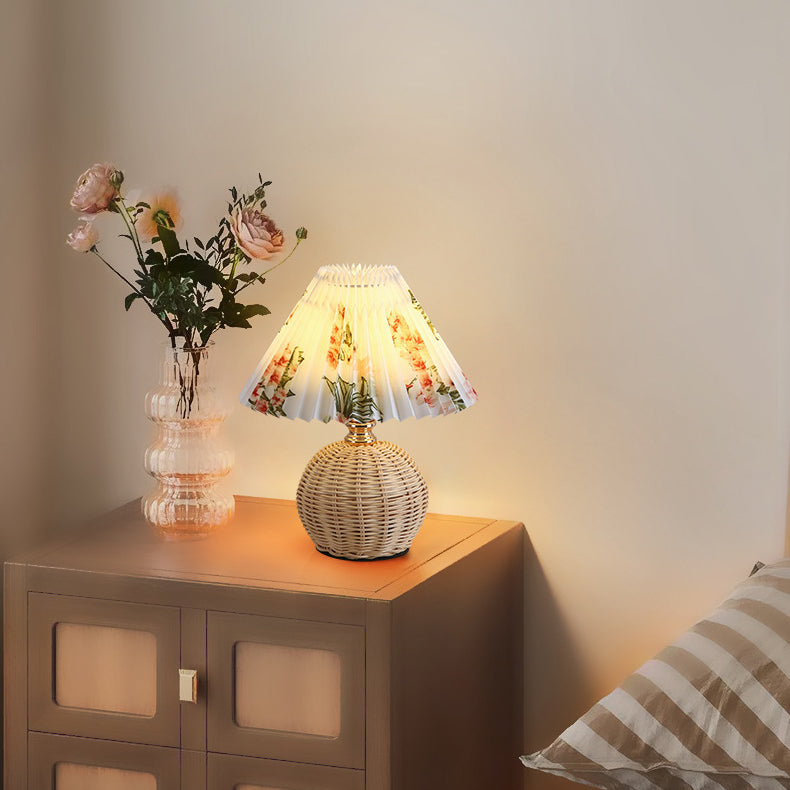 Frendorf | RattaLume Nordic LED Tischlampe | Geflochtenes Rattan & Faltstoffschirm | Stimmungslicht | Deko fürs Schlafzimmer