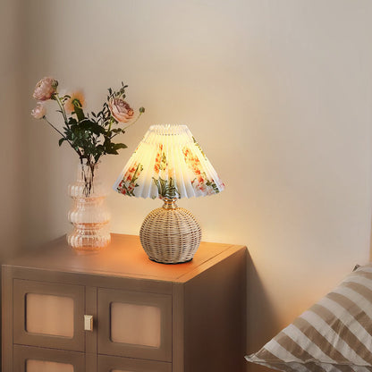 Frendorf | RattaLume Nordic LED Tischlampe | Geflochtenes Rattan & Faltstoffschirm | Stimmungslicht | Deko fürs Schlafzimmer