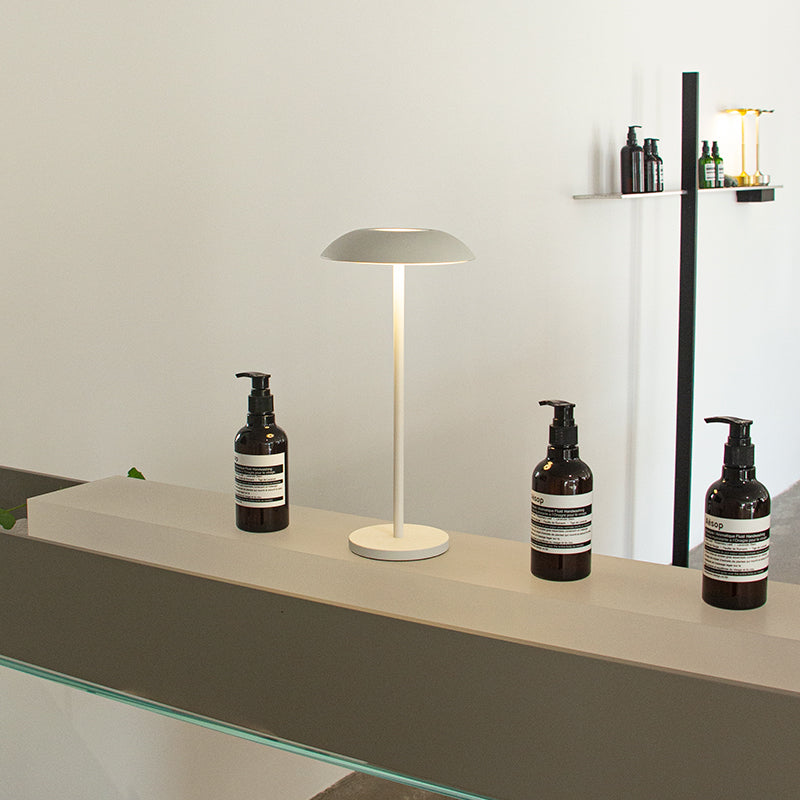 IronShine | Elegante & Wiederaufladbare Tischlampe