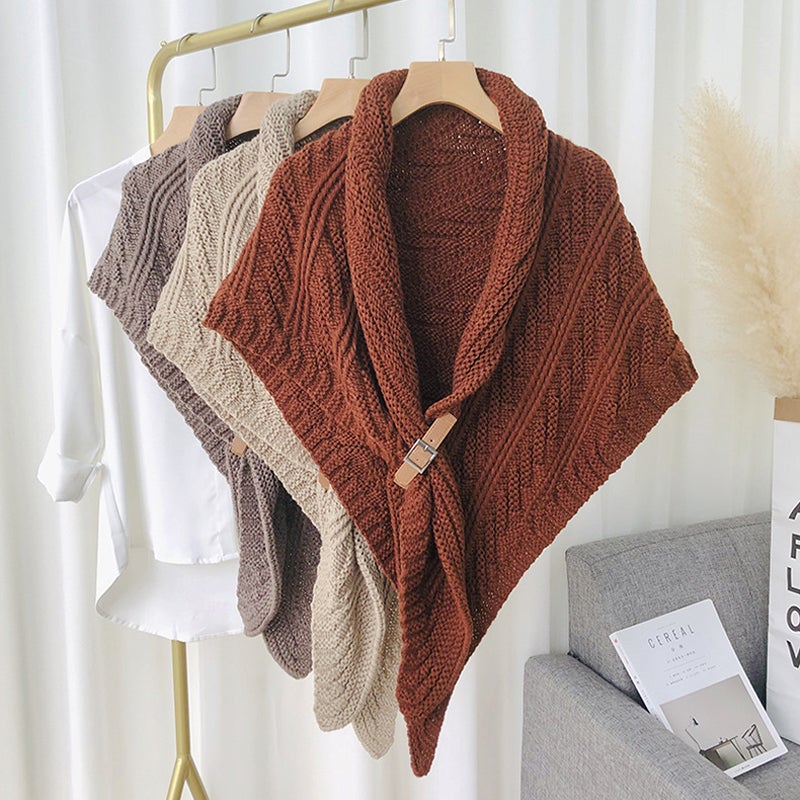 Frendorf | Dreieckiger Strickschal mit Leder-Schlaufe