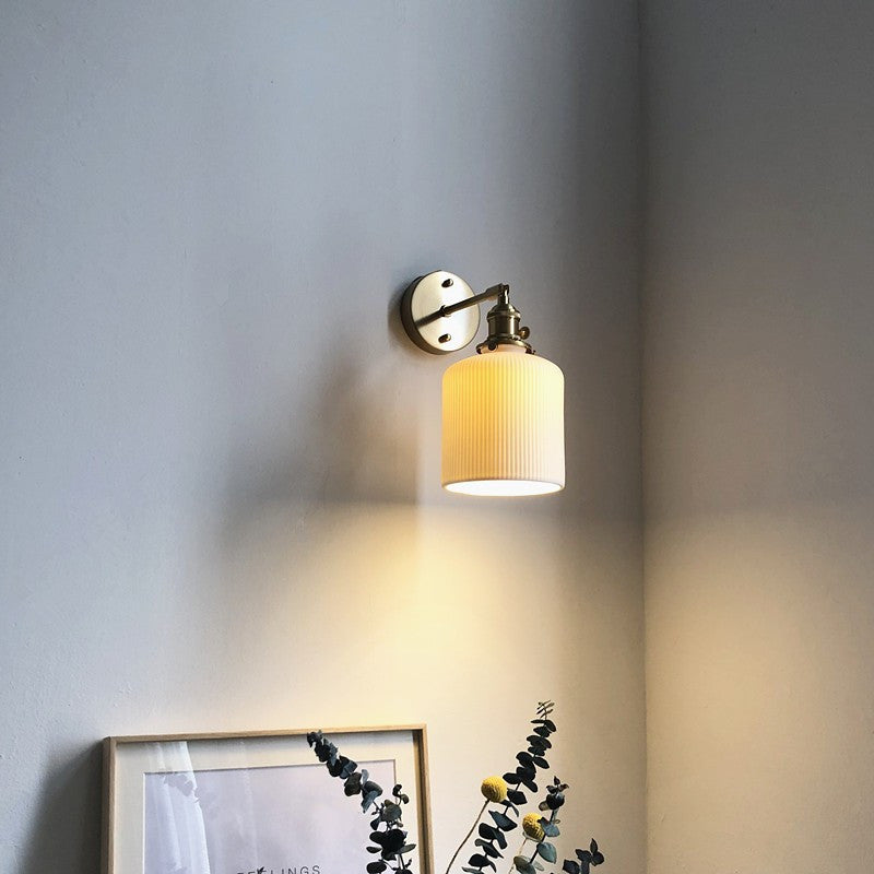Frendorf | BrassGlow Japanische Retro Wandleuchte | Minimalistisches Design | Zylinder Oval | Messing & Lucite | 1-flammig