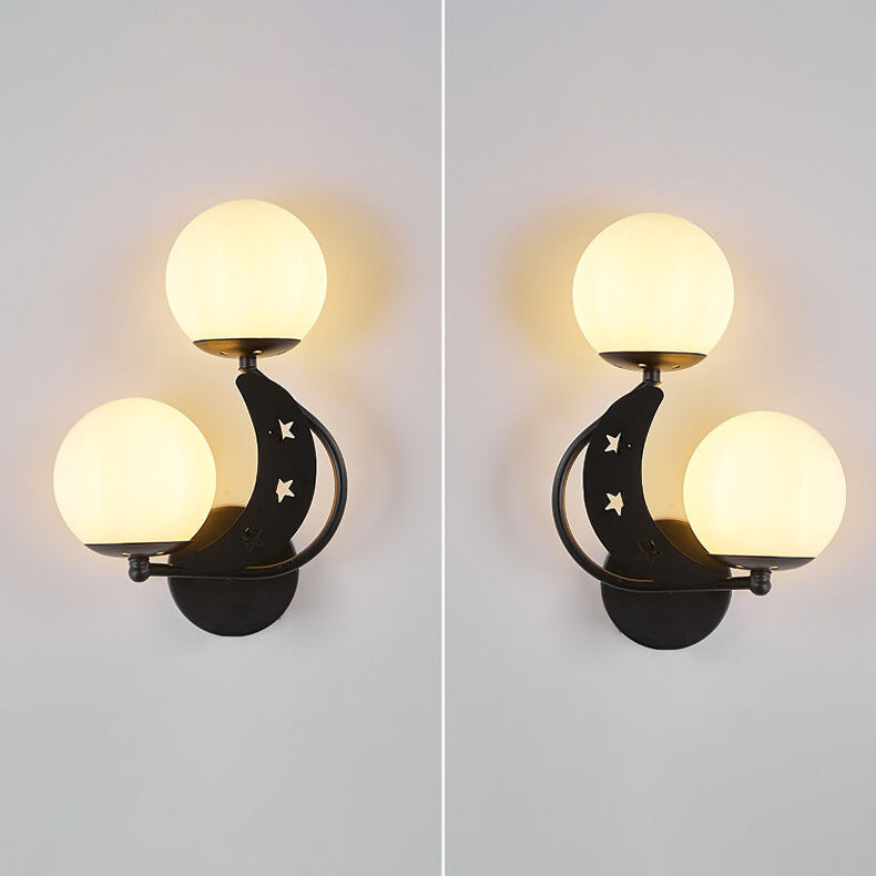 Frendorf | Asterovia DuoGlow Wandleuchte | Nordisches Design | Glas-Kugelschirme | 2-flammig | Mond- & Sternenmotiv