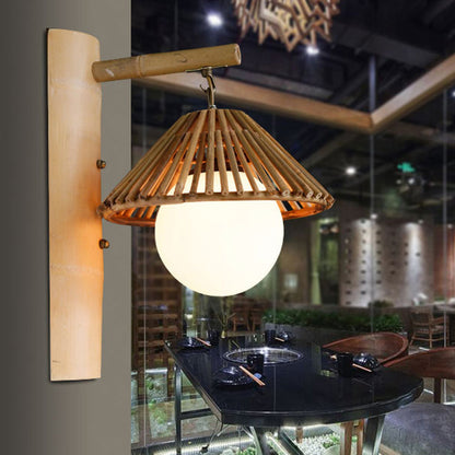Frendorf | Bamboe Conen Wandmontage Licht Aziatische Stijl 1-Licht Bruine Wandlamp met Witte Glazen Bol Schaduw