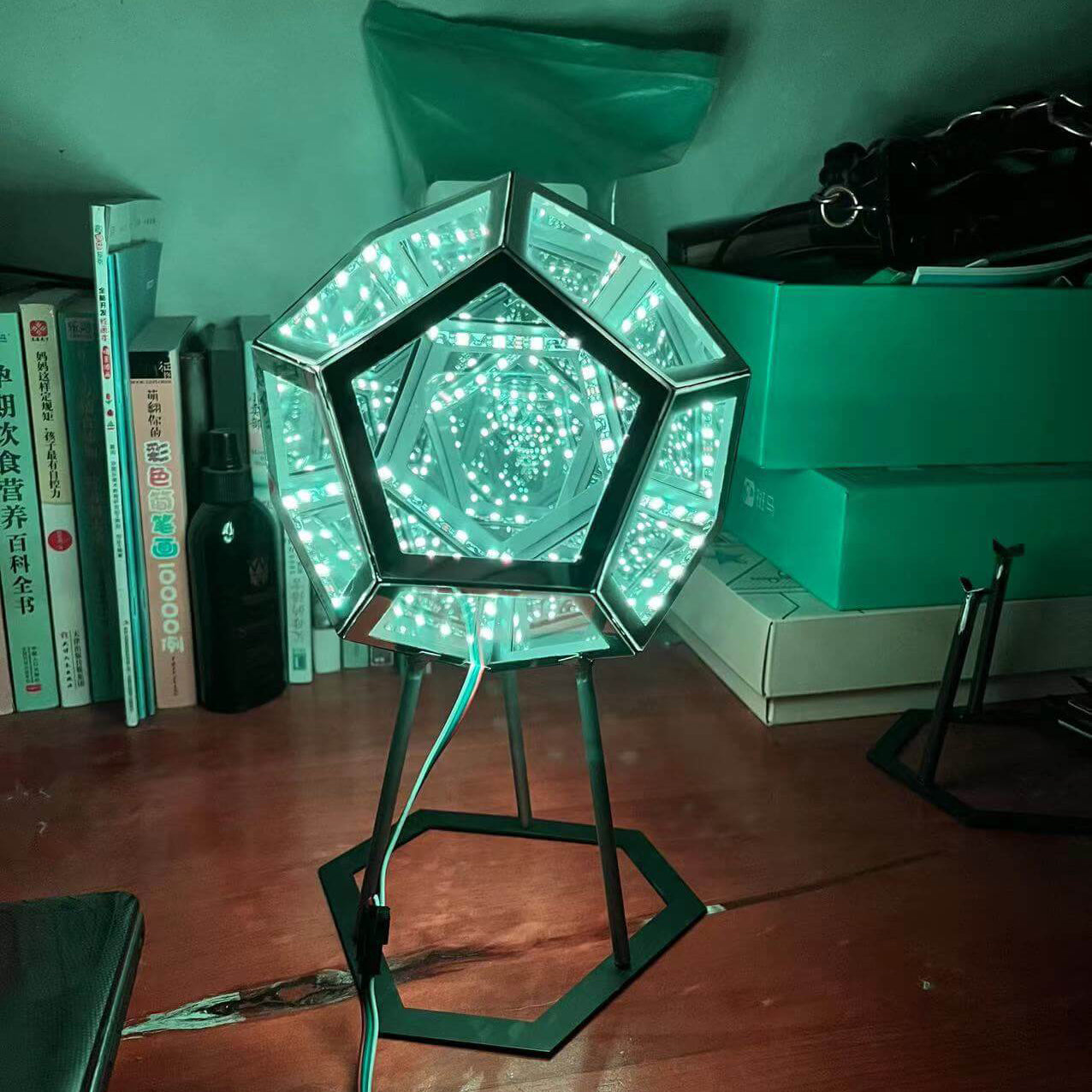 Frendorf | Novahedron LED Tischlampe | Unendliche Dodekaeder-Optik | Stimmungslicht | Kunstvolle Dekoration
