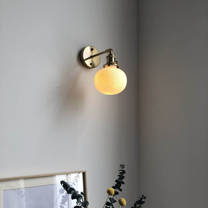 Frendorf | BrassGlow Japanische Retro Wandleuchte | Minimalistisches Design | Zylinder Oval | Messing & Lucite | 1-flammig