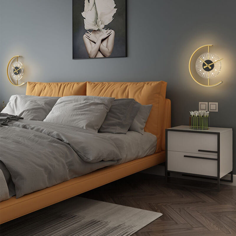 Frendorf | LumeClock LED Wandleuchte | Kreatives Uhrendesign | Goldrahmen | Stimmungsvolle Beleuchtung für Wohnzimmer