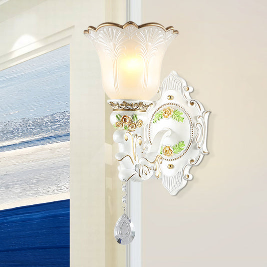 Frendorf | 1/2-Licht Glockenblume Wandleuchte Vintage Weiß Glas Wandmontage Leuchte mit Kristall Tropfen
