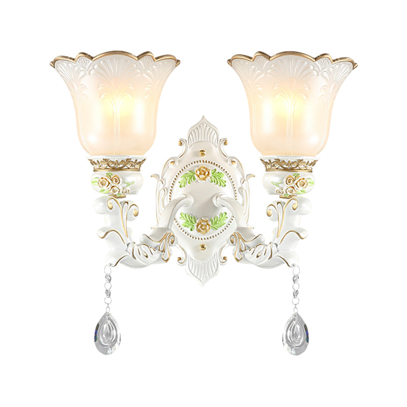 Frendorf | 1/2-Licht Glockenblume Wandleuchte Vintage Weiß Glas Wandmontage Leuchte mit Kristall Tropfen