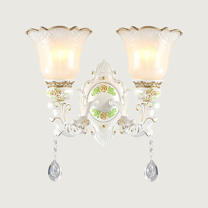 Frendorf | 1/2-Licht Glockenblume Wandleuchte Vintage Weiß Glas Wandmontage Leuchte mit Kristall Tropfen
