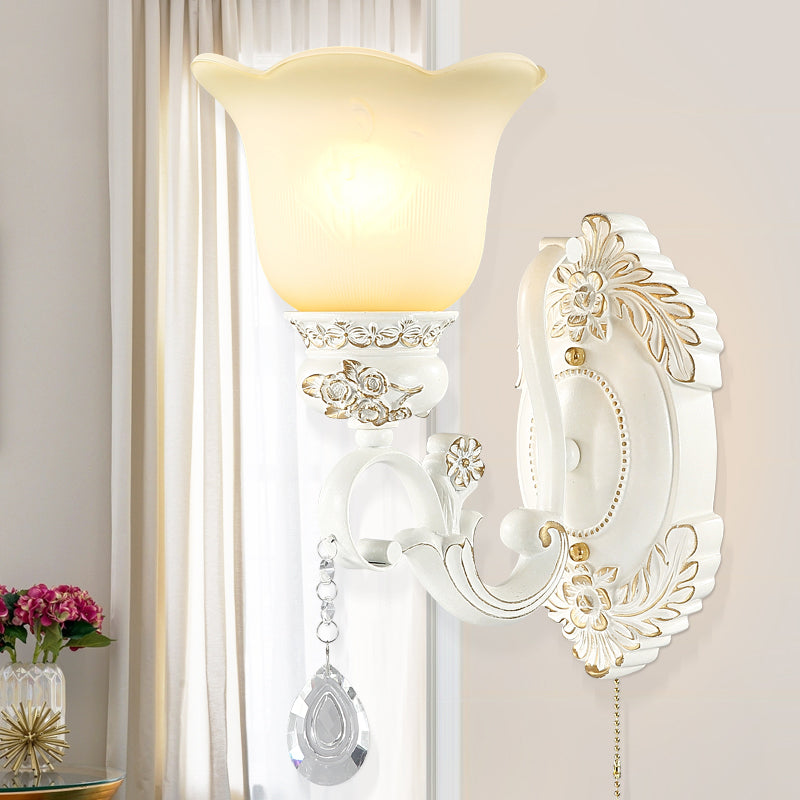Frendorf | Witte Gehoekte Wandverlichting Traditionele Ivoor Glazen 1/2-Bulb Eetkamer Wandlamp Lichtarmatuur
