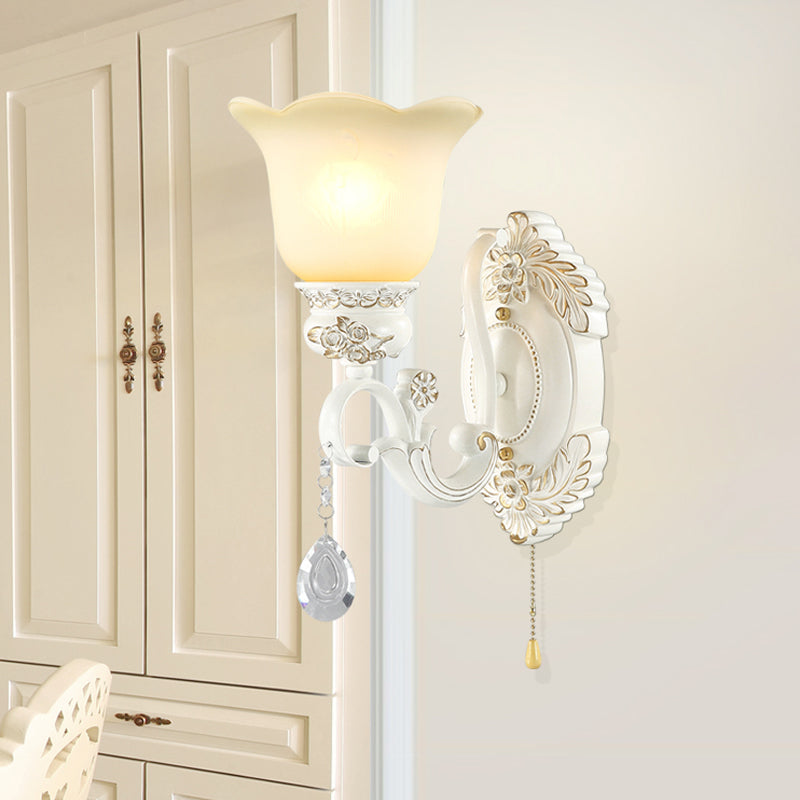 Frendorf | Witte Gehoekte Wandverlichting Traditionele Ivoor Glazen 1/2-Bulb Eetkamer Wandlamp Lichtarmatuur