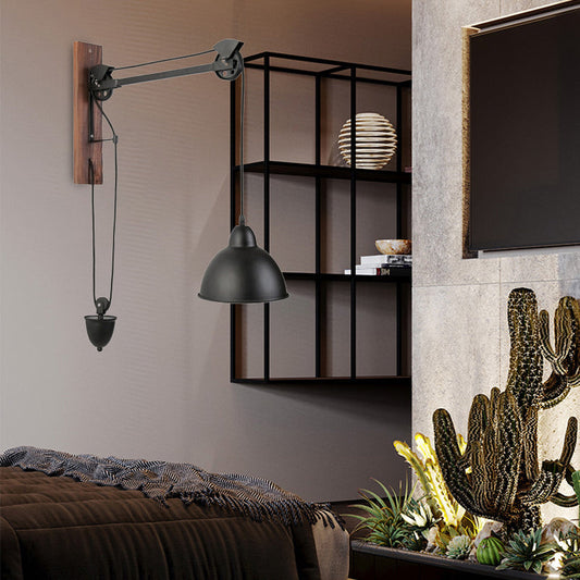 Frendorf | Gewölbte Innenwandmontageleuchte Industrielles Metall 1 Kopf Schwarz Wandleuchte mit Beige/Braun Holzrückwand und Riemenscheibe