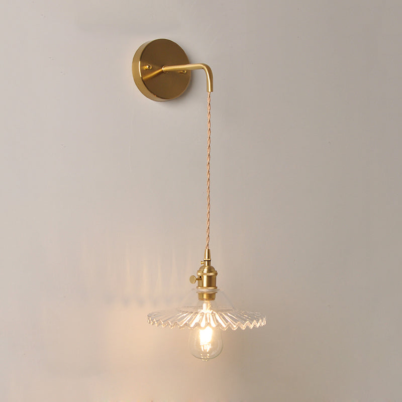 Frendorf | Geschulpte Klare/Opal Glas Wandlamp Industrieel Enkelvoudige Gloeilamp Slaapkamer Sconces Licht in Messing