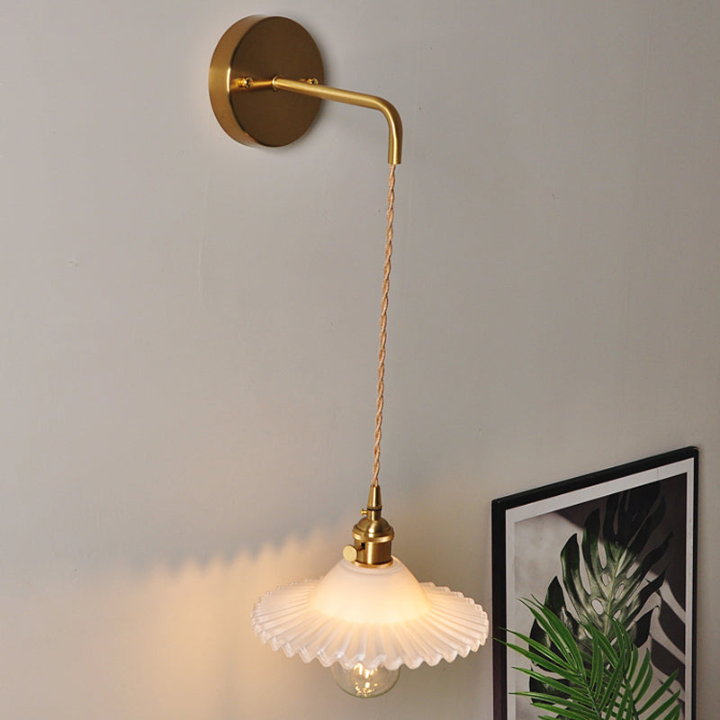 Frendorf | Geschulpte Klare/Opal Glas Wandlamp Industrieel Enkelvoudige Gloeilamp Slaapkamer Sconces Licht in Messing