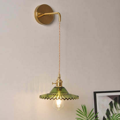 Frendorf | Grüne Glas gewellte Wandlampe Industrie 1 Licht Wohnzimmer Beleuchtung Fixture in Messing