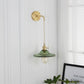 Frendorf | Grüne Glas gewellte Wandlampe Industrie 1 Licht Wohnzimmer Beleuchtung Fixture in Messing