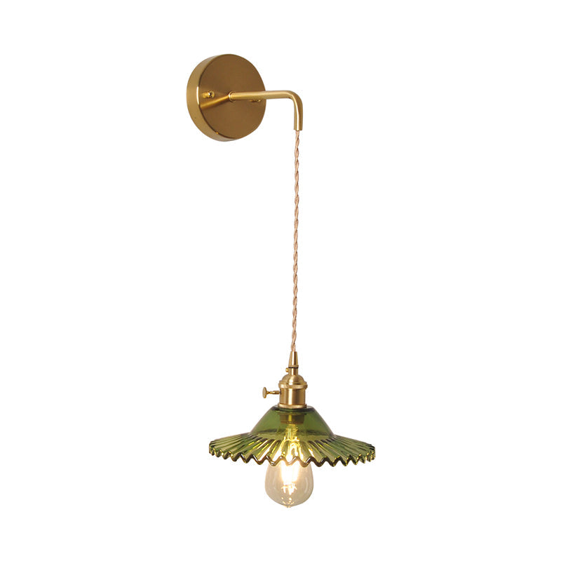 Frendorf | Grüne Glas gewellte Wandlampe Industrie 1 Licht Wohnzimmer Beleuchtung Fixture in Messing
