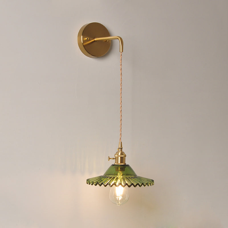 Frendorf | Grüne Glas gewellte Wandlampe Industrie 1 Licht Wohnzimmer Beleuchtung Fixture in Messing