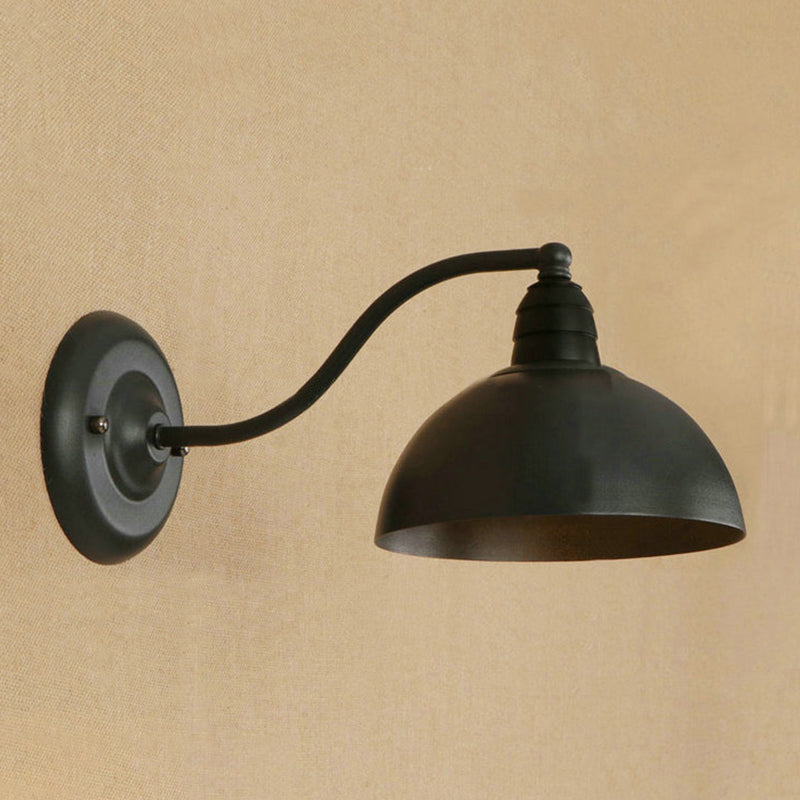 Frendorf | 1 Kopf Wand Sconce Retro Kuppelschirm Metall Sconce Lichtfixture mit gebogenem Arm in Schwarz