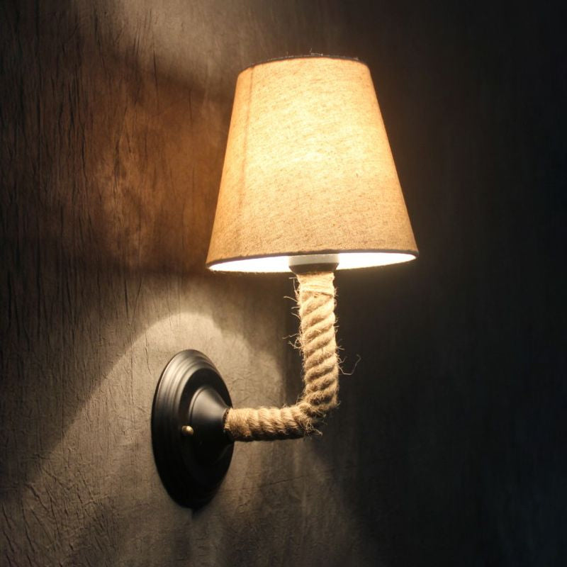 Frendorf | 1 Licht Conische Wandlamp Lodge Stijl Beige Stoffen Wandverlichting met Rope Gebogen/Hoekarm voor Restaurant