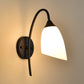 Frendorf | 1 Glühbirne Winkel Shade Wandmontierte Licht Fixture Modern Schwarz/Gold Milchglas Beleuchtung für Schlafzimmer