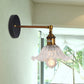 Frendorf | Klar Ribbed Glas Cone/Blumen Wandlampe Industriell 1 Licht Wohnzimmer Beleuchtung Fixture in Messing Für Esszimmer