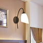 Frendorf | 1 Glühbirne Winkel Shade Wandmontierte Licht Fixture Modern Schwarz/Gold Milchglas Beleuchtung für Schlafzimmer
