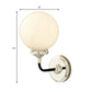 Frendorf | Moderne Globe Shade Wandlamp Fixture 1/2-Bulb Opal Glas Sconcelicht in Antiek Messing/Chroom
